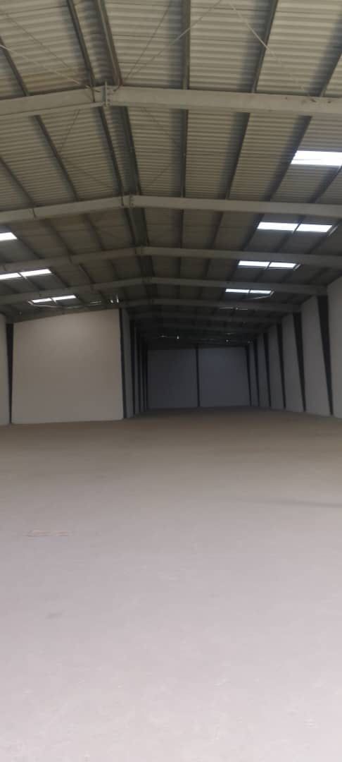 Entrepôt 1 452 m² avec bureaux